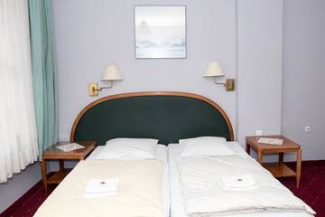 Фото номера Двухместный номер с 1 кроватью Отель Hotel Karkonosze г. Каменна-Гура 7