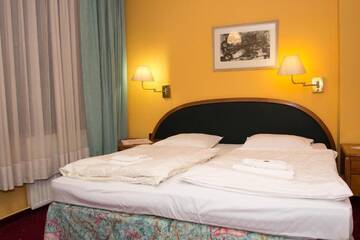 Фото номера Двухместный номер с 1 кроватью Отель Hotel Karkonosze г. Каменна-Гура 6