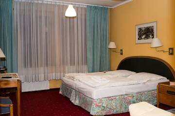 Фото номера Двухместный номер с 1 кроватью Отель Hotel Karkonosze г. Каменна-Гура 2